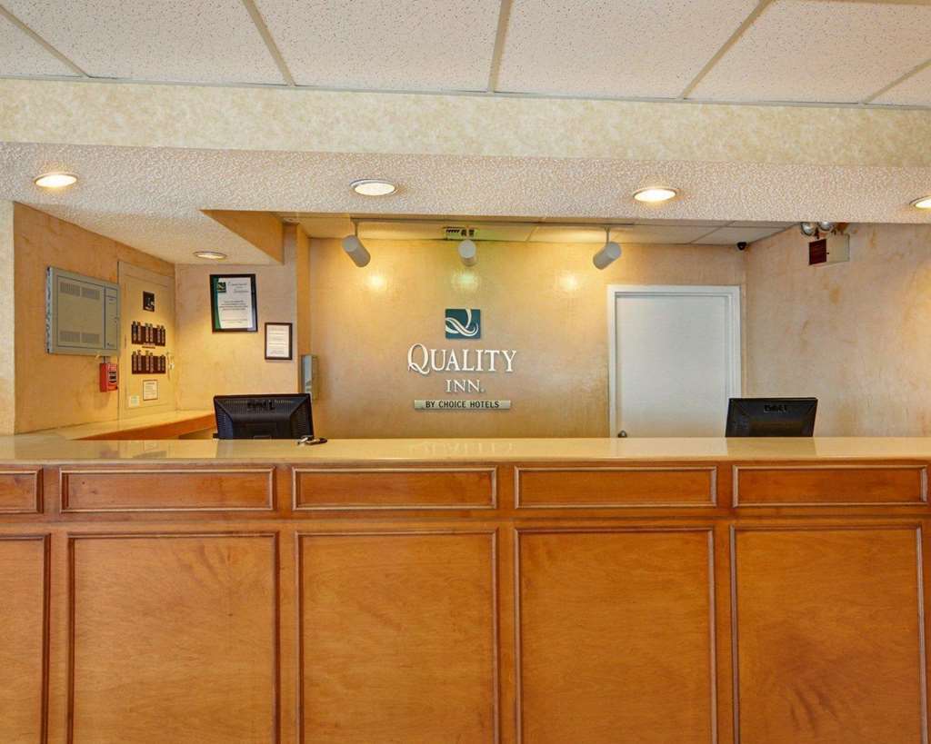 Quality Inn At Arlington Highlands Beltér fotó